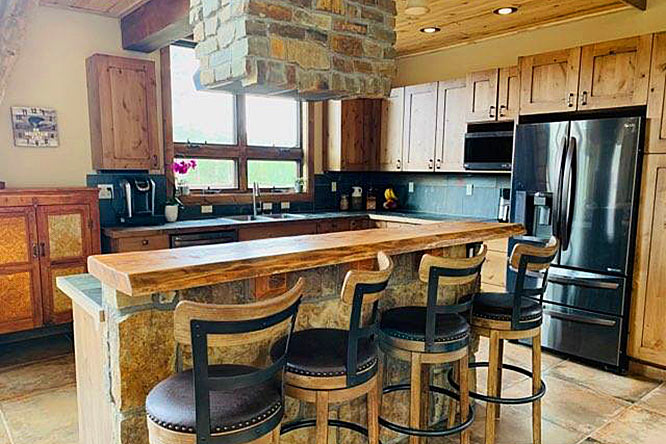 Beautiful interior stonework by Slomax in Colorado