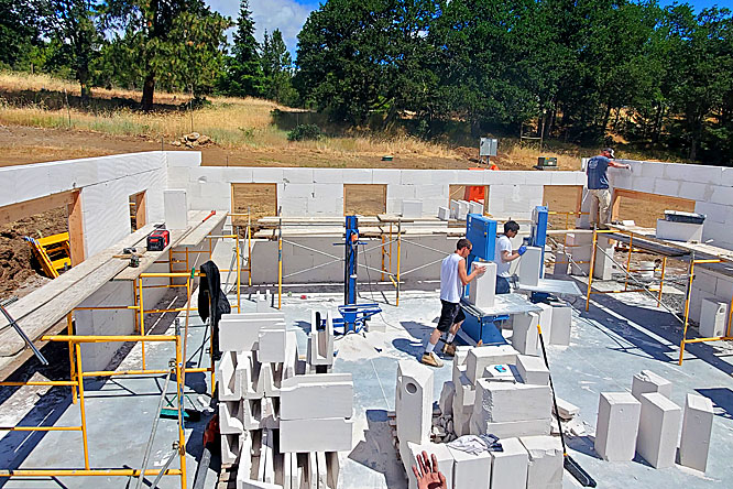 aac-lower-3 autoclaved aeriated concrete work site